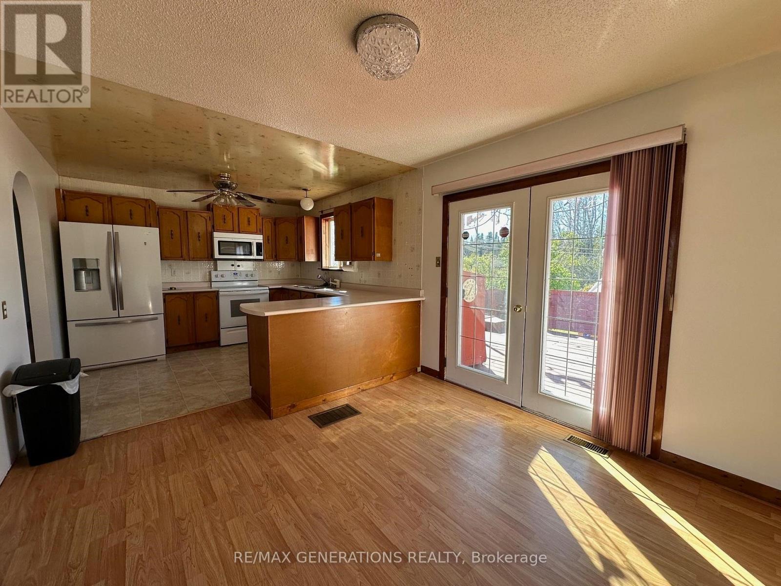 4 EAST GROVE CRESCENT - 6
