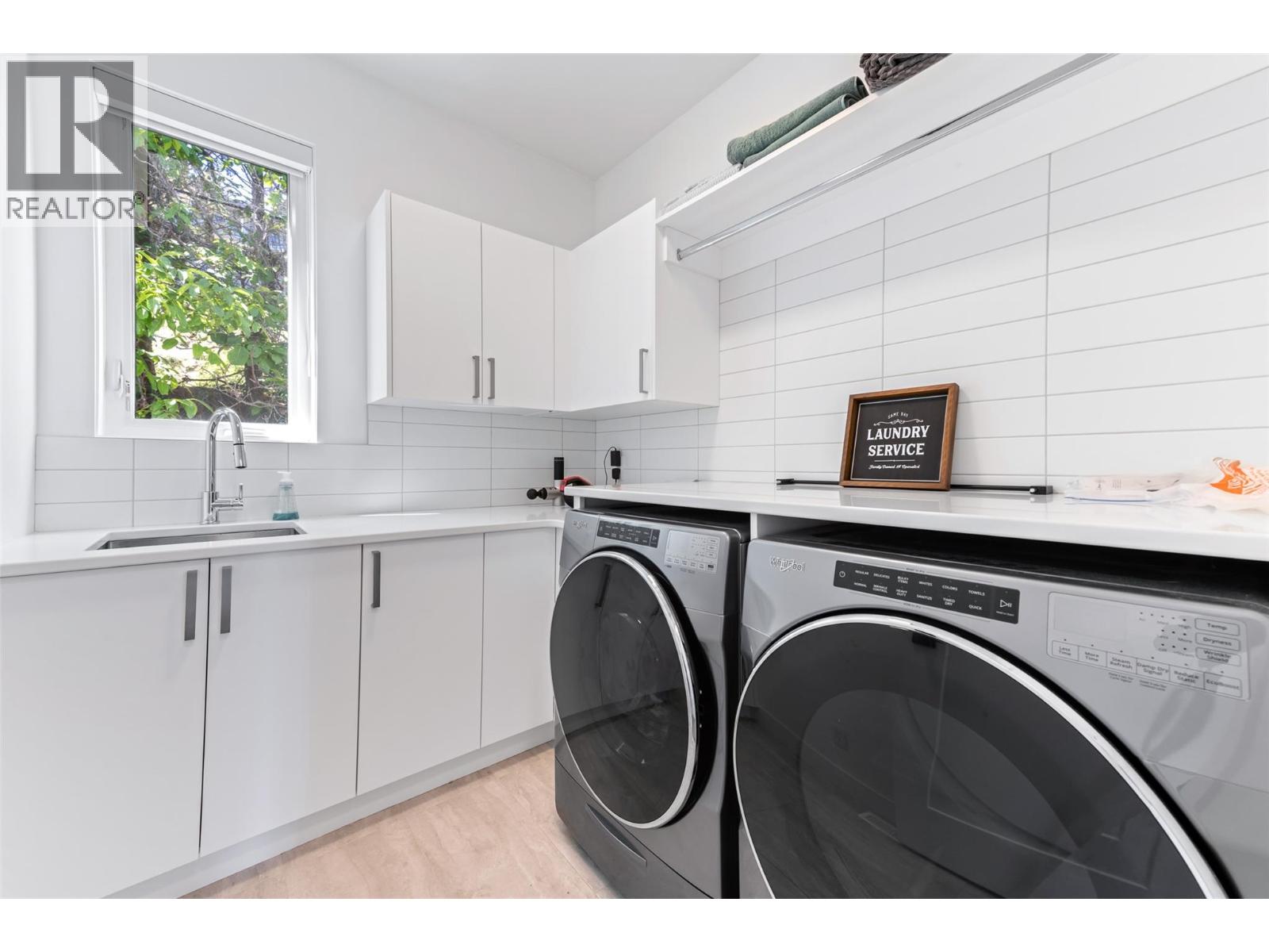 2672 Lakeridge Road, West Kelowna