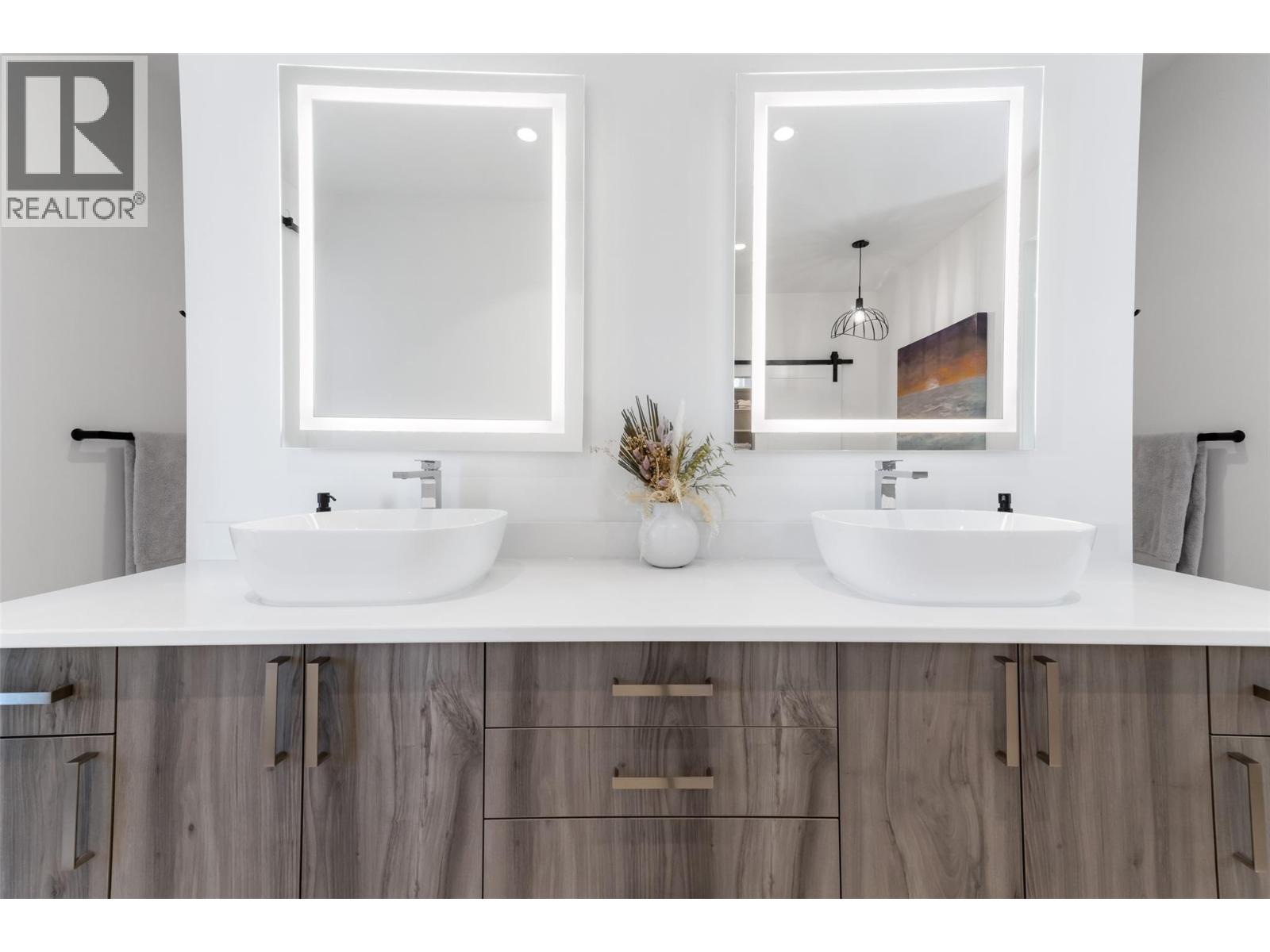  2672 Lakeridge Road, West Kelowna
