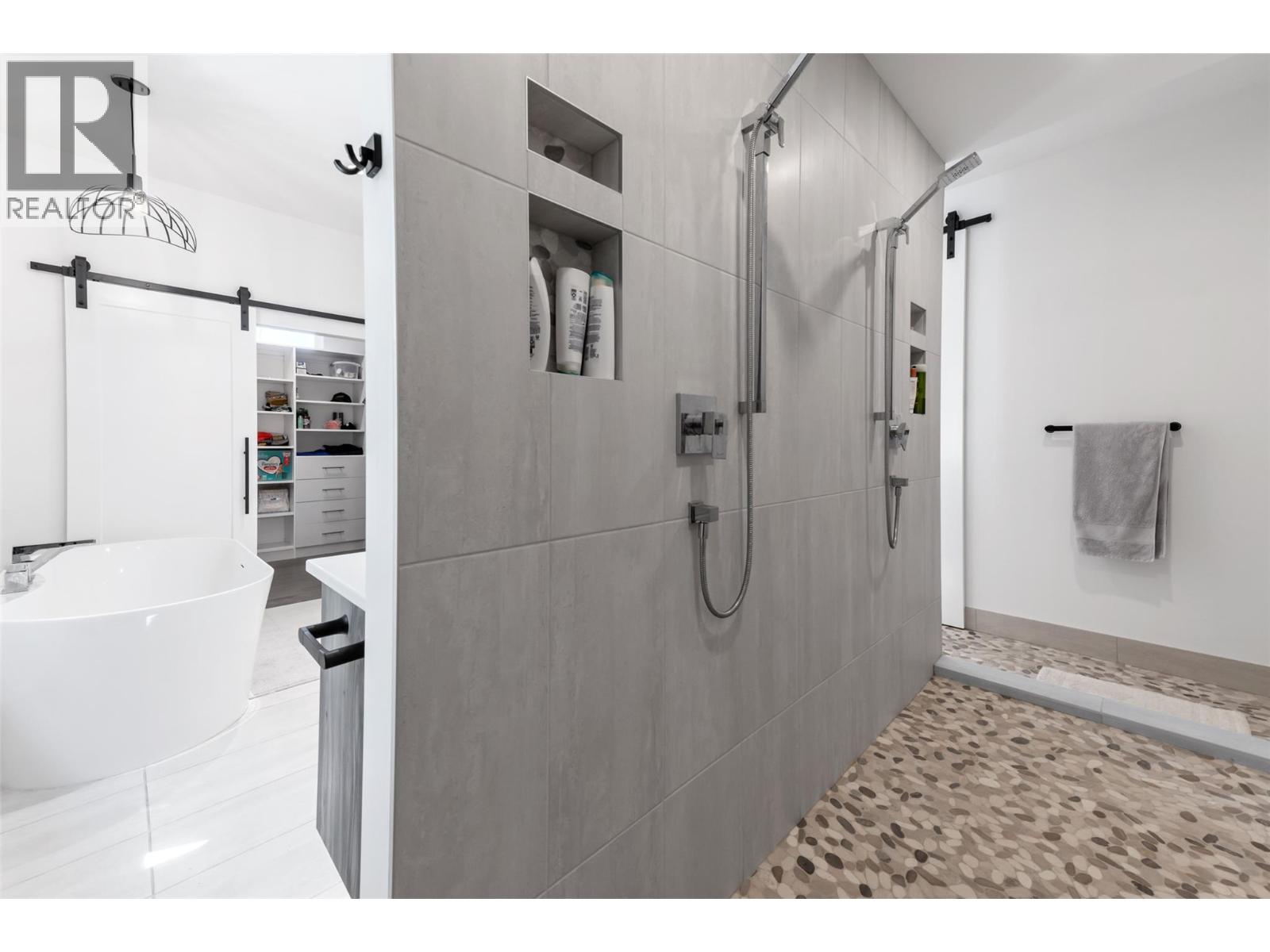  2672 Lakeridge Road, West Kelowna