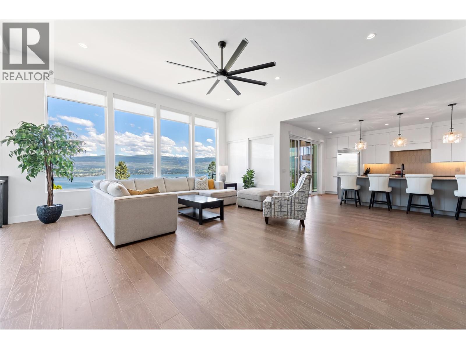  2672 Lakeridge Road, West Kelowna