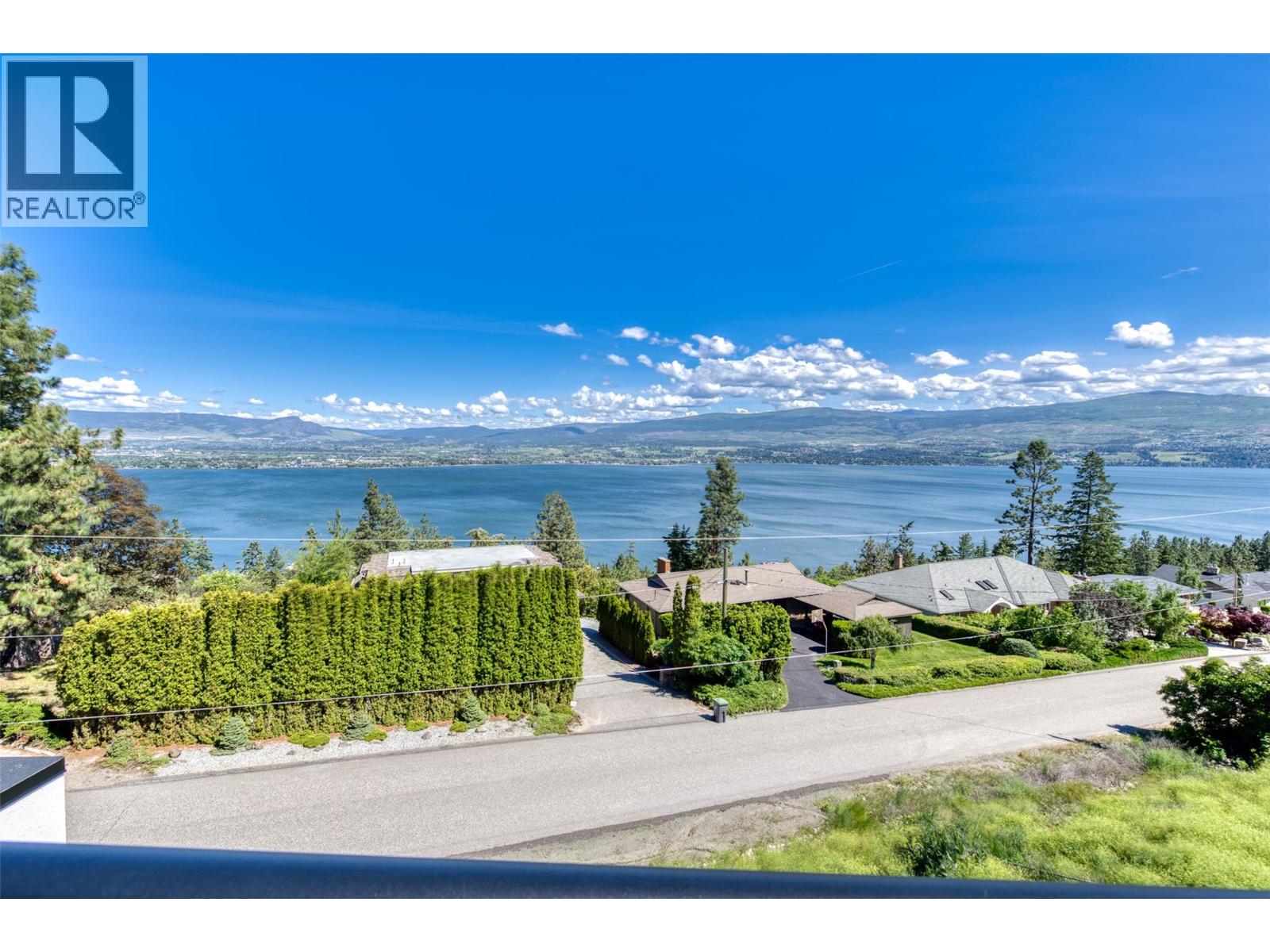  2672 Lakeridge Road, West Kelowna