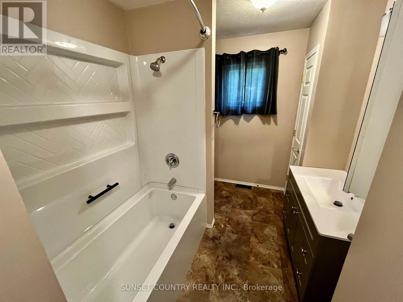 206 MCMILLAN CRESCENT - 20
