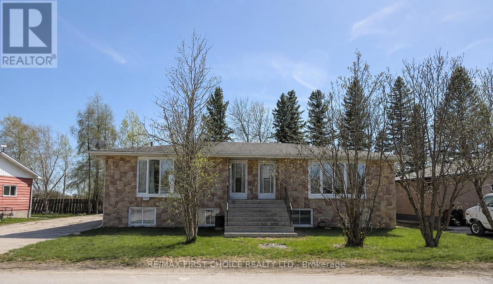 113 CEDAR CRESCENT - 1