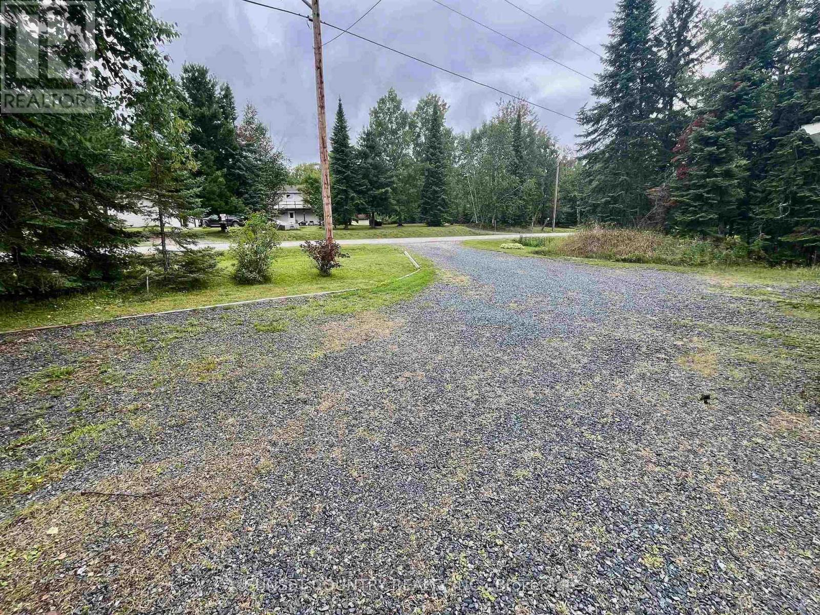 206 MCMILLAN CRESCENT - 44