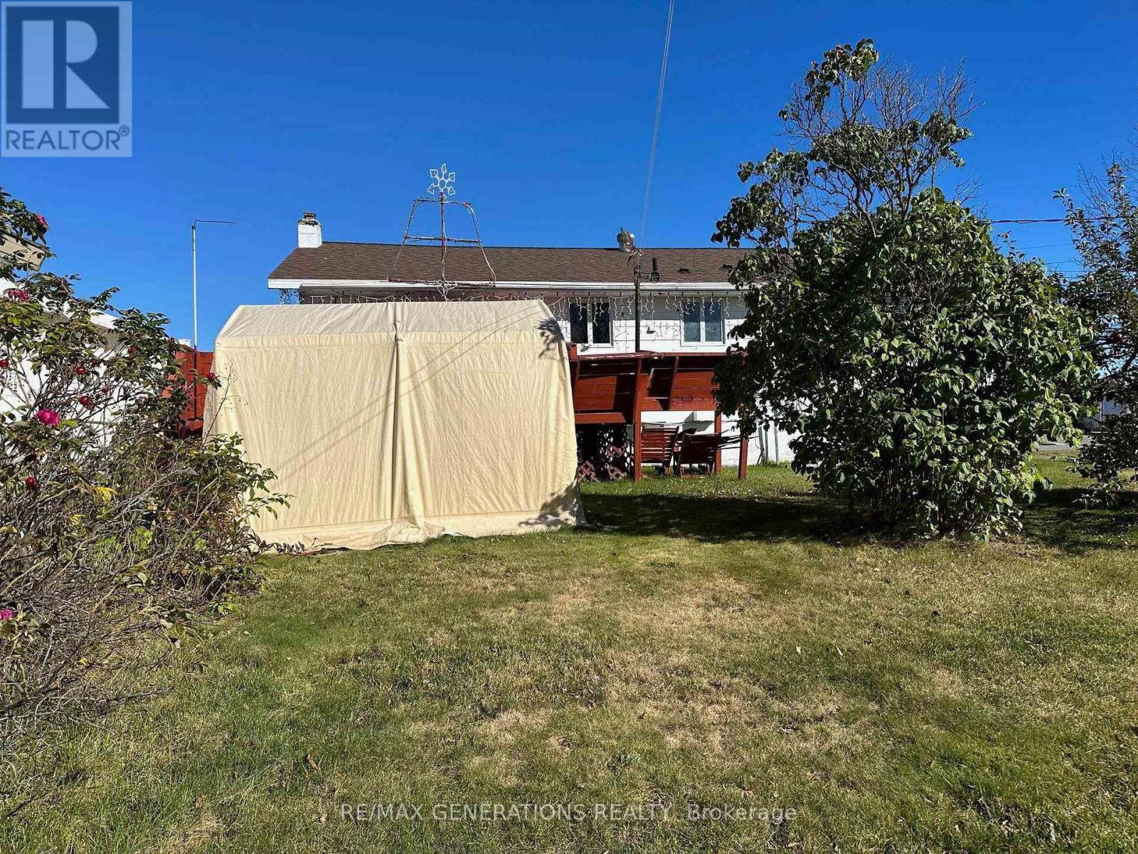 4 EAST GROVE CRESCENT - 44
