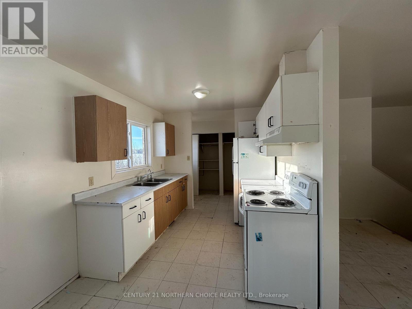 44 ELEANOR LAKE ROAD - Image 12