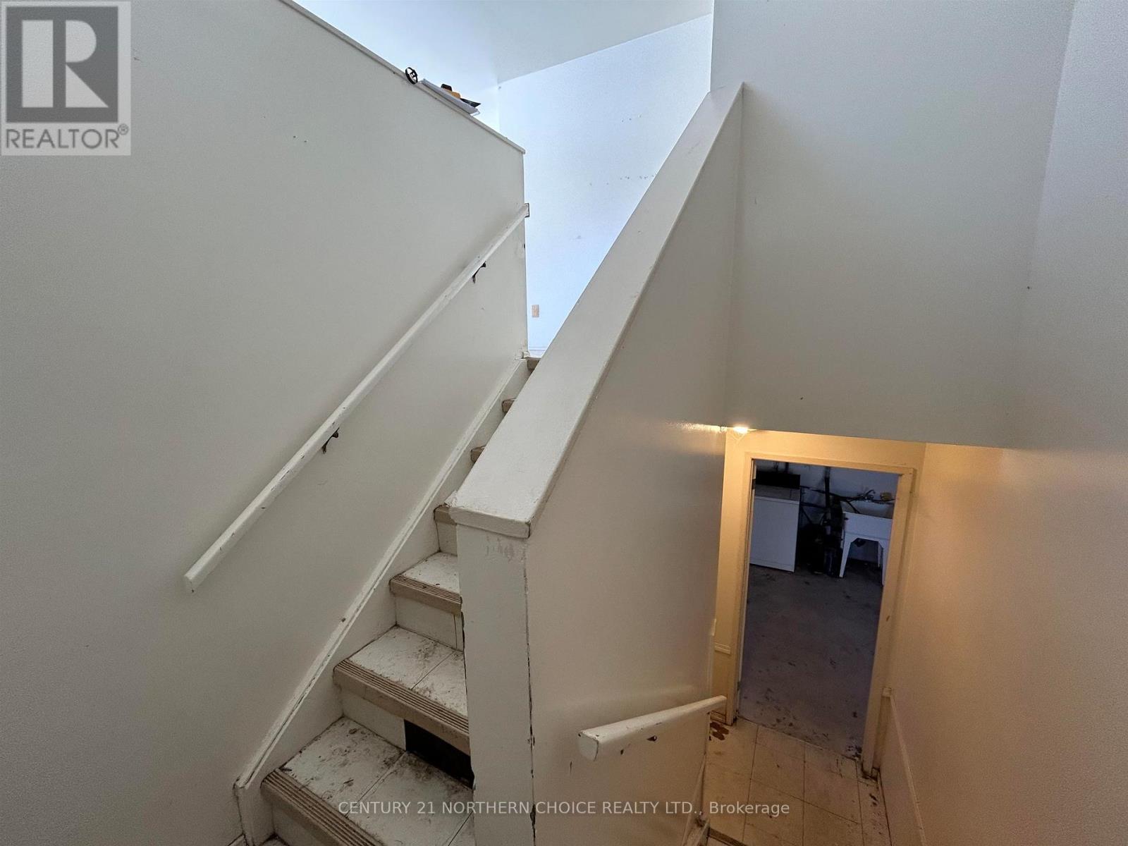 44 ELEANOR LAKE ROAD - Image 4