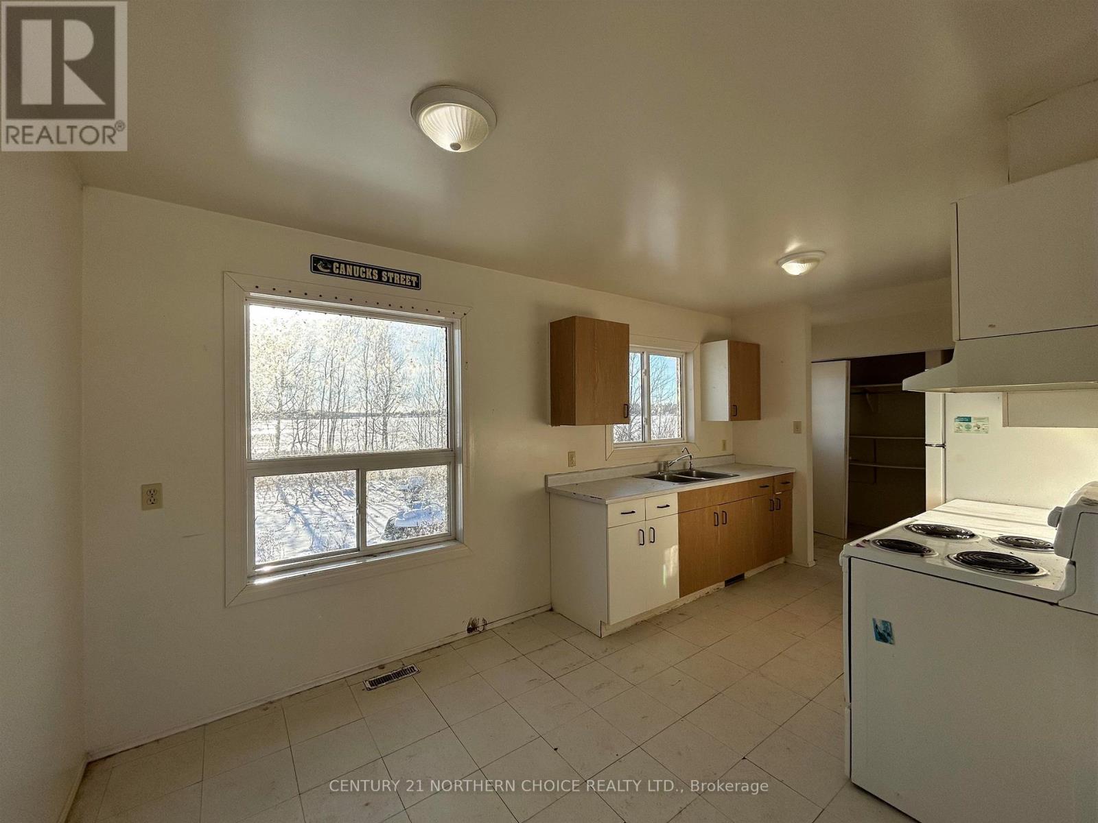 44 ELEANOR LAKE ROAD - Image 11