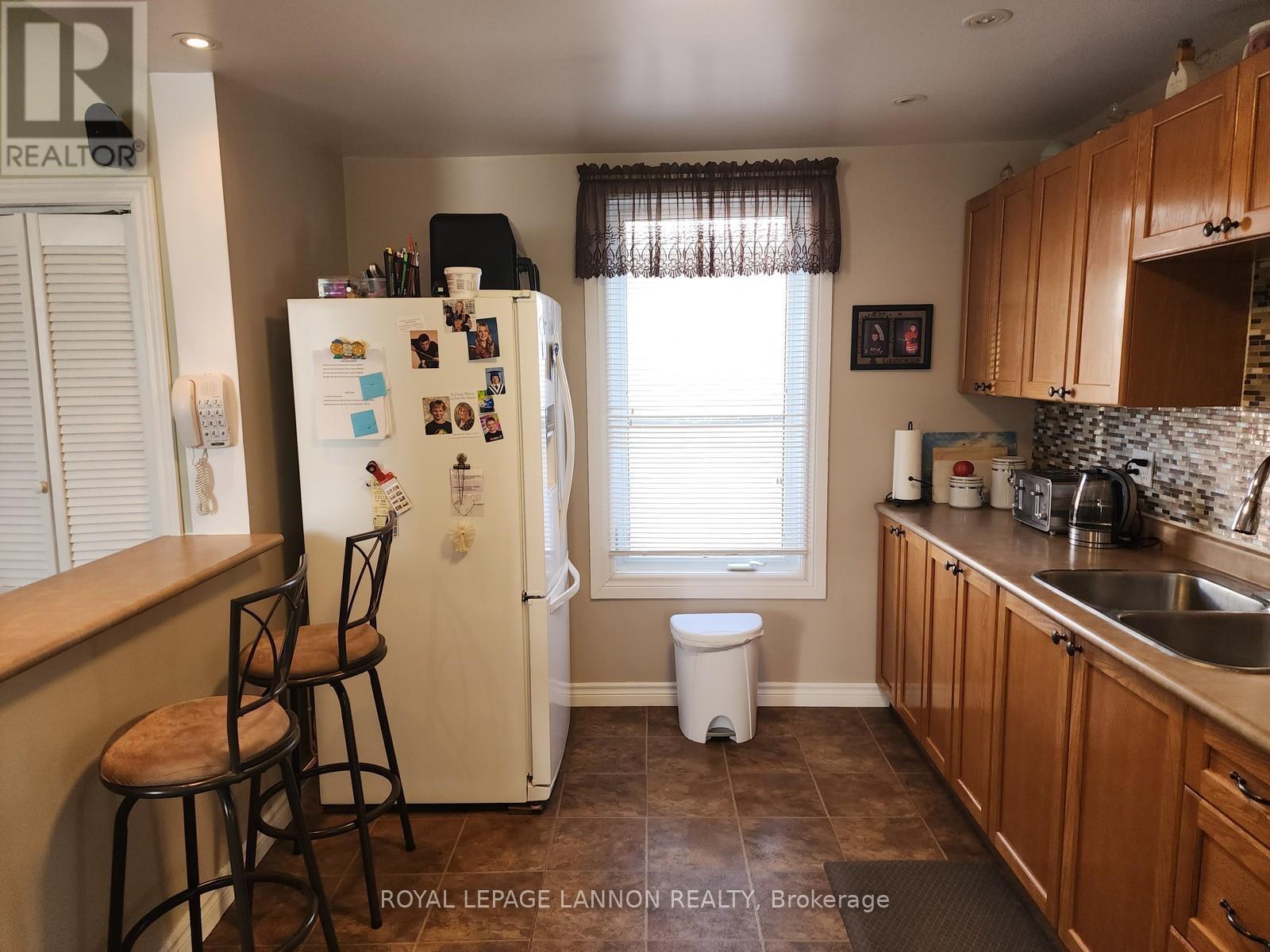 205 ONTARIO STREET - Image 3