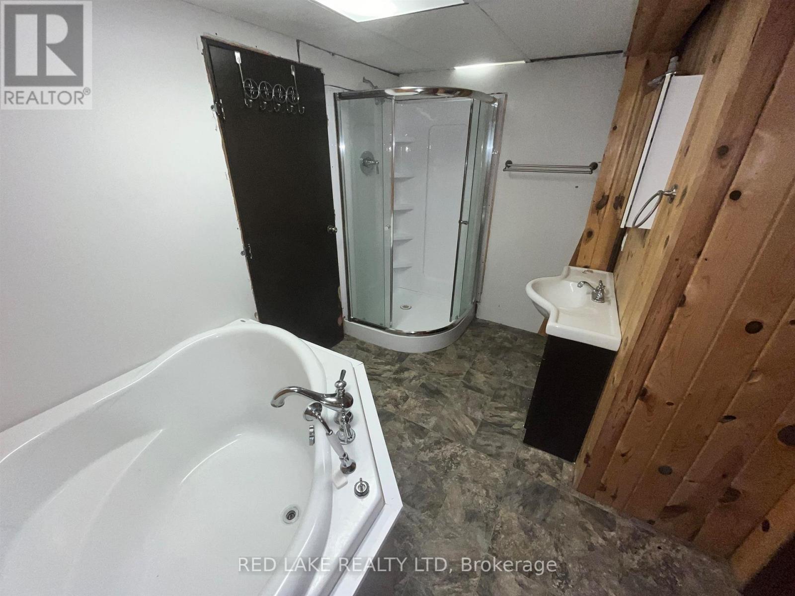 1255 HIGHWAY 105 - 27