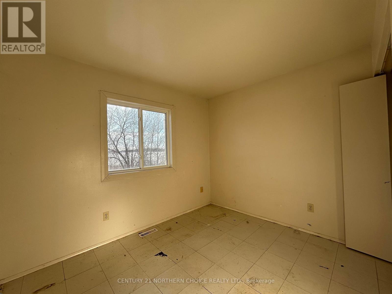 44 ELEANOR LAKE ROAD - Image 17