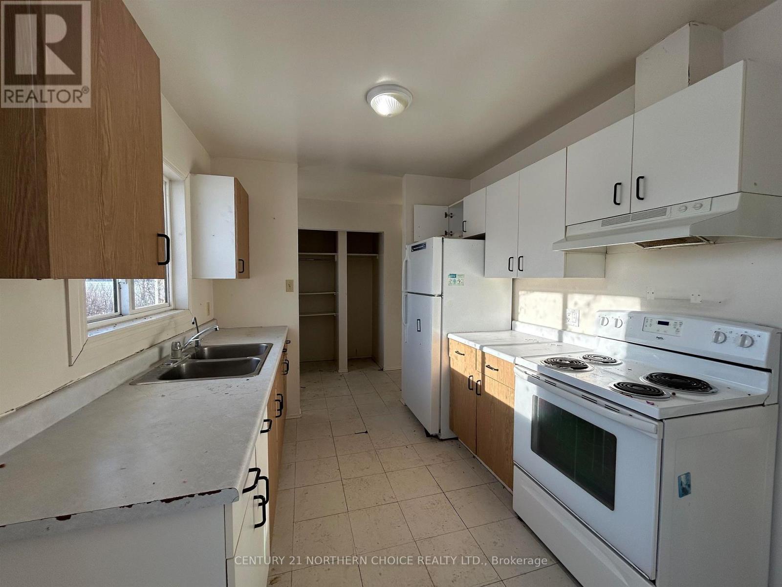 44 ELEANOR LAKE ROAD - Image 13
