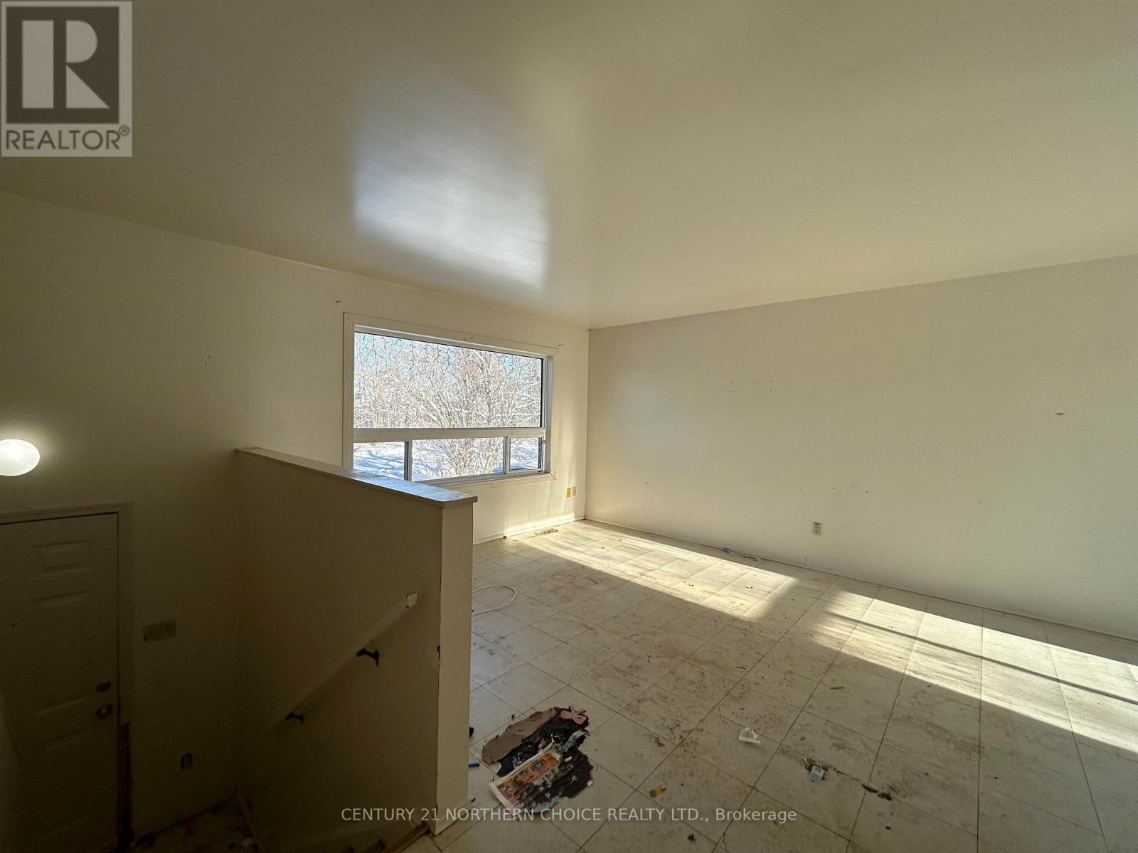 44 ELEANOR LAKE ROAD - Image 6