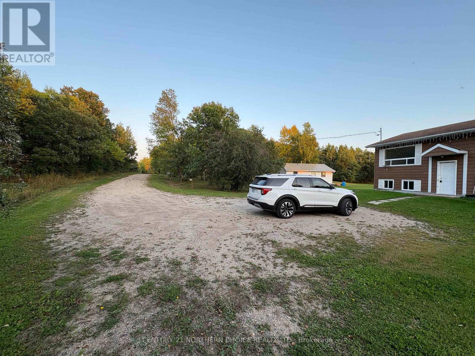 44 ELEANOR LAKE ROAD - 39