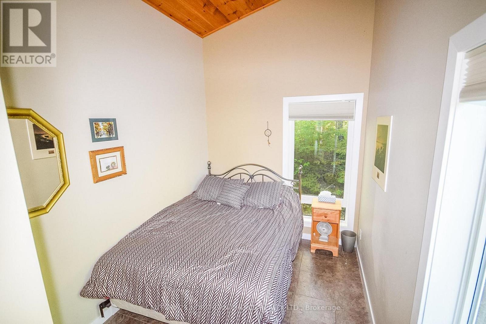 25 ROYAL LAKE - Image 26