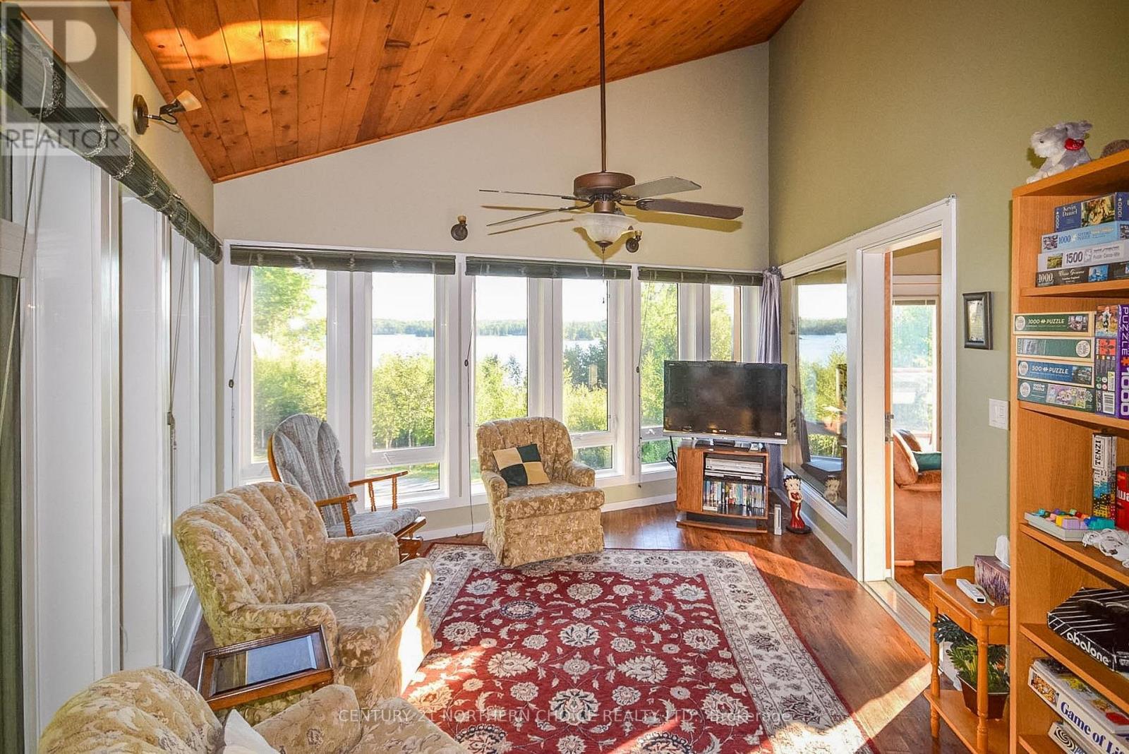 25 ROYAL LAKE - Image 18