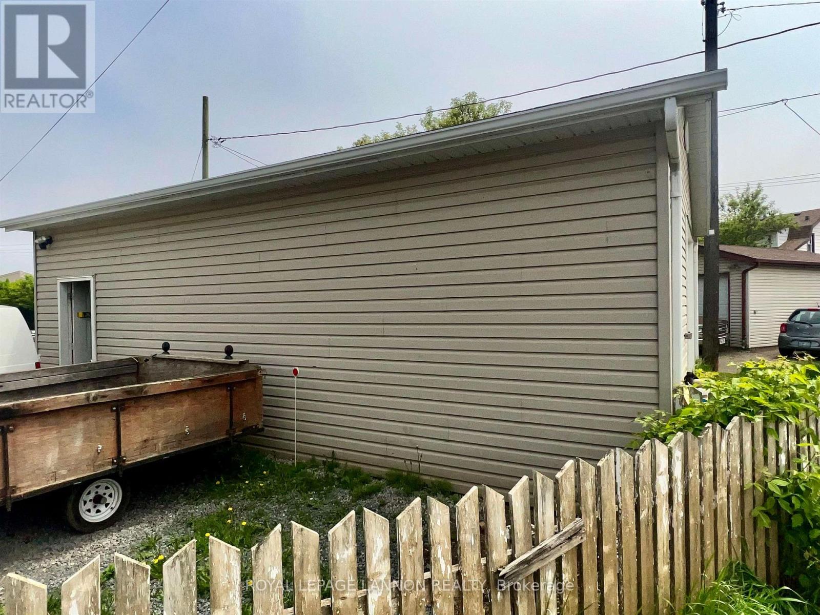 715 MAY STREET N - Image 20