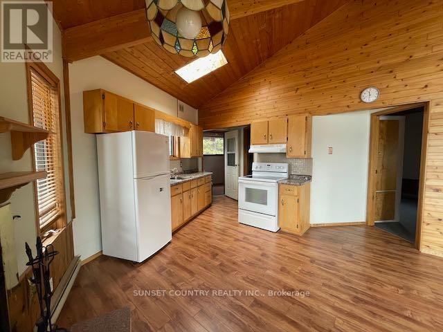 699 COOMBES DRIVE - 33