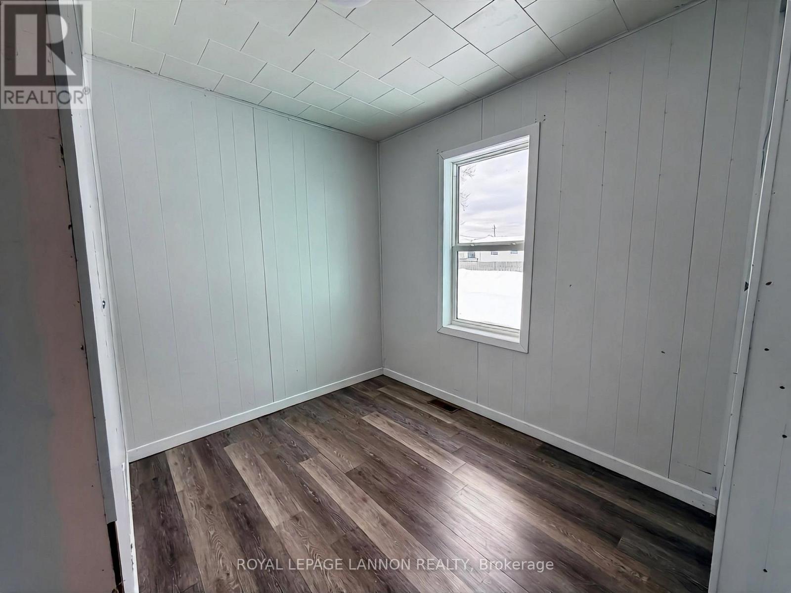 107 BEAMISH AVENUE E - 12