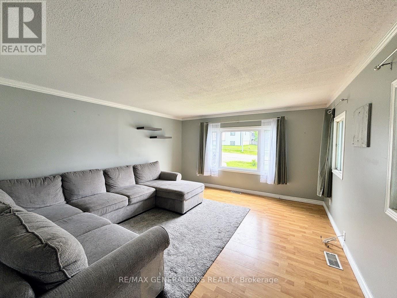 54 JACKSON CRESCENT, Marathon — photo 2