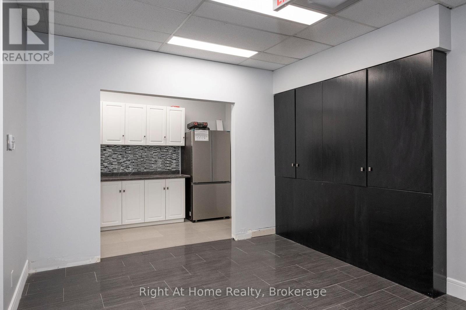 #110-5 180 Park Avenue, Thunder Bay (Court / Cumberland), Ontario, P7B6J4, Thunder Bay (Court / Cumberland), Ontario — photo 3 of 5