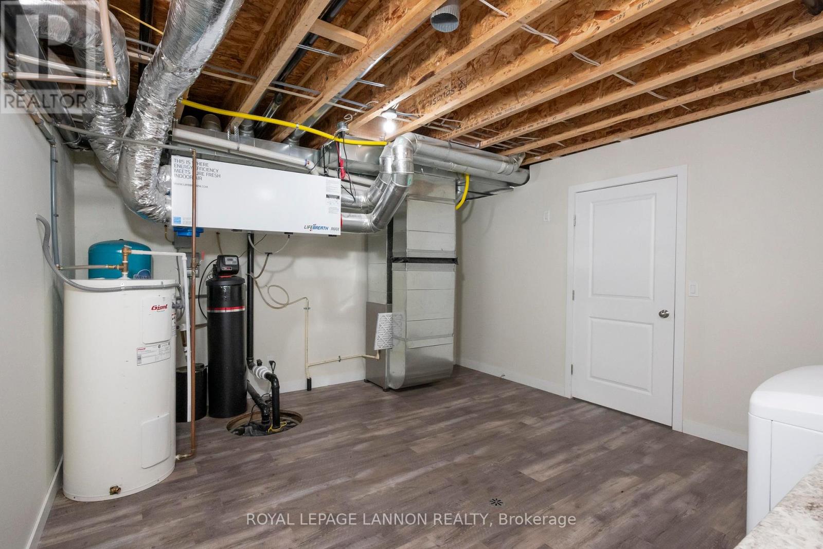 2040 GUS WUORI ROAD - 21