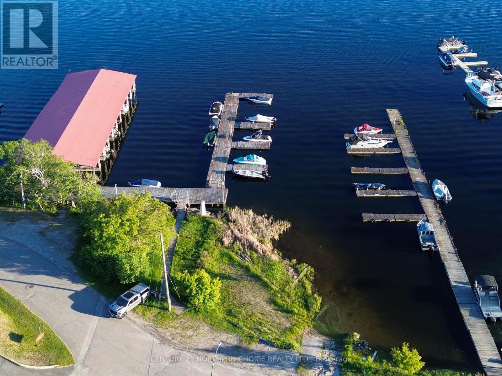 543 Lakeview Dr — photo 22