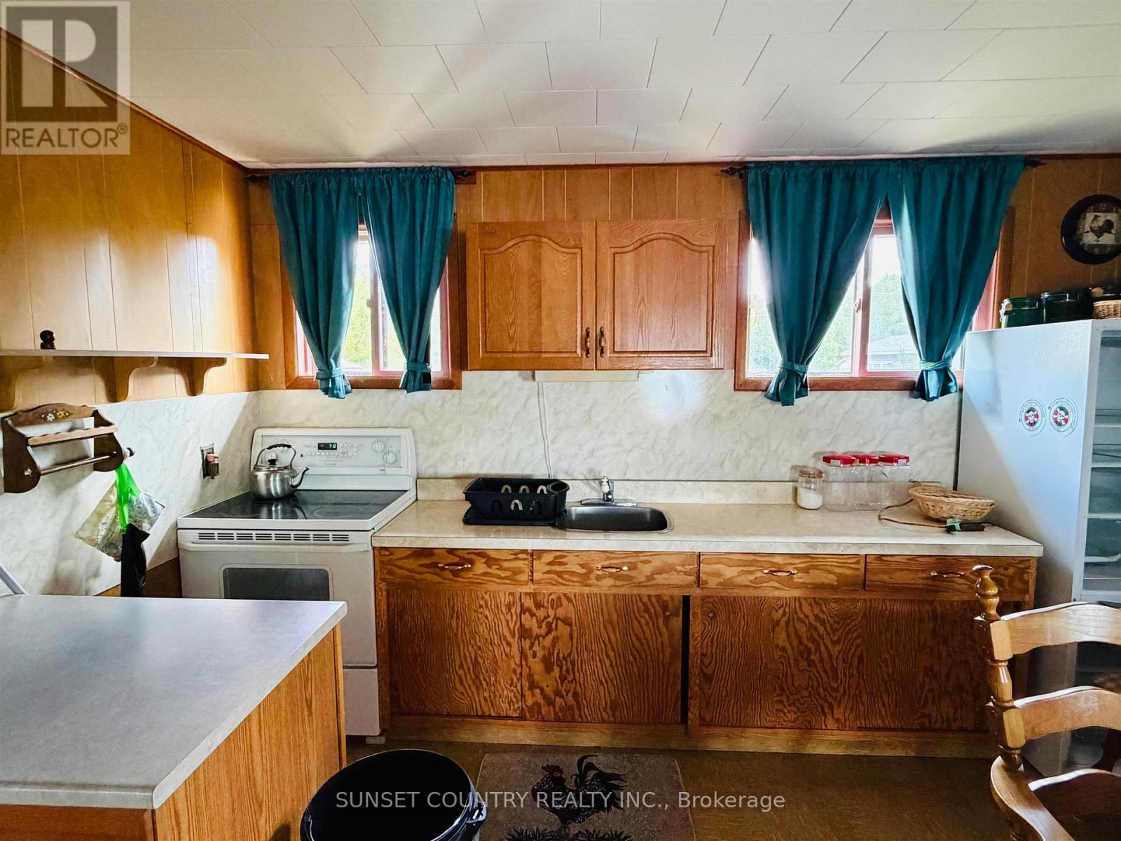 224 LAKESHORE DRIVE - Image 13
