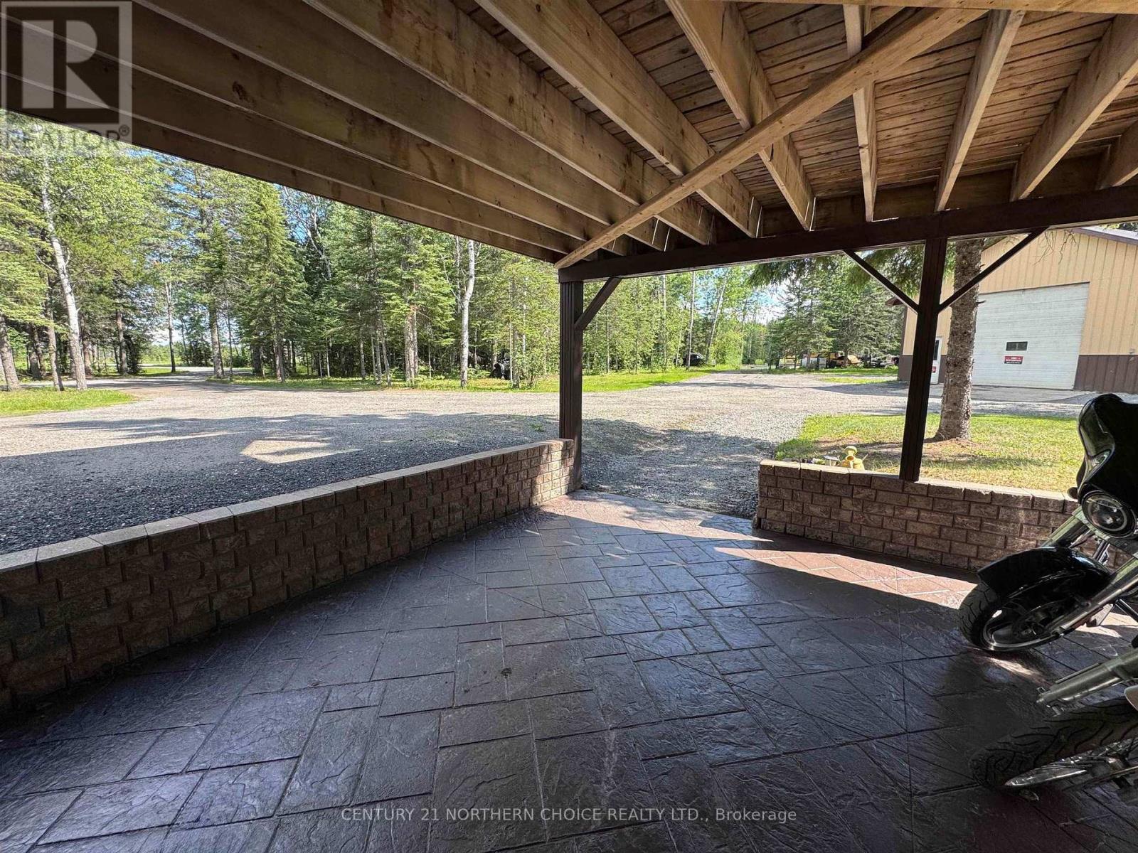 425 EMO ROAD - Image 32