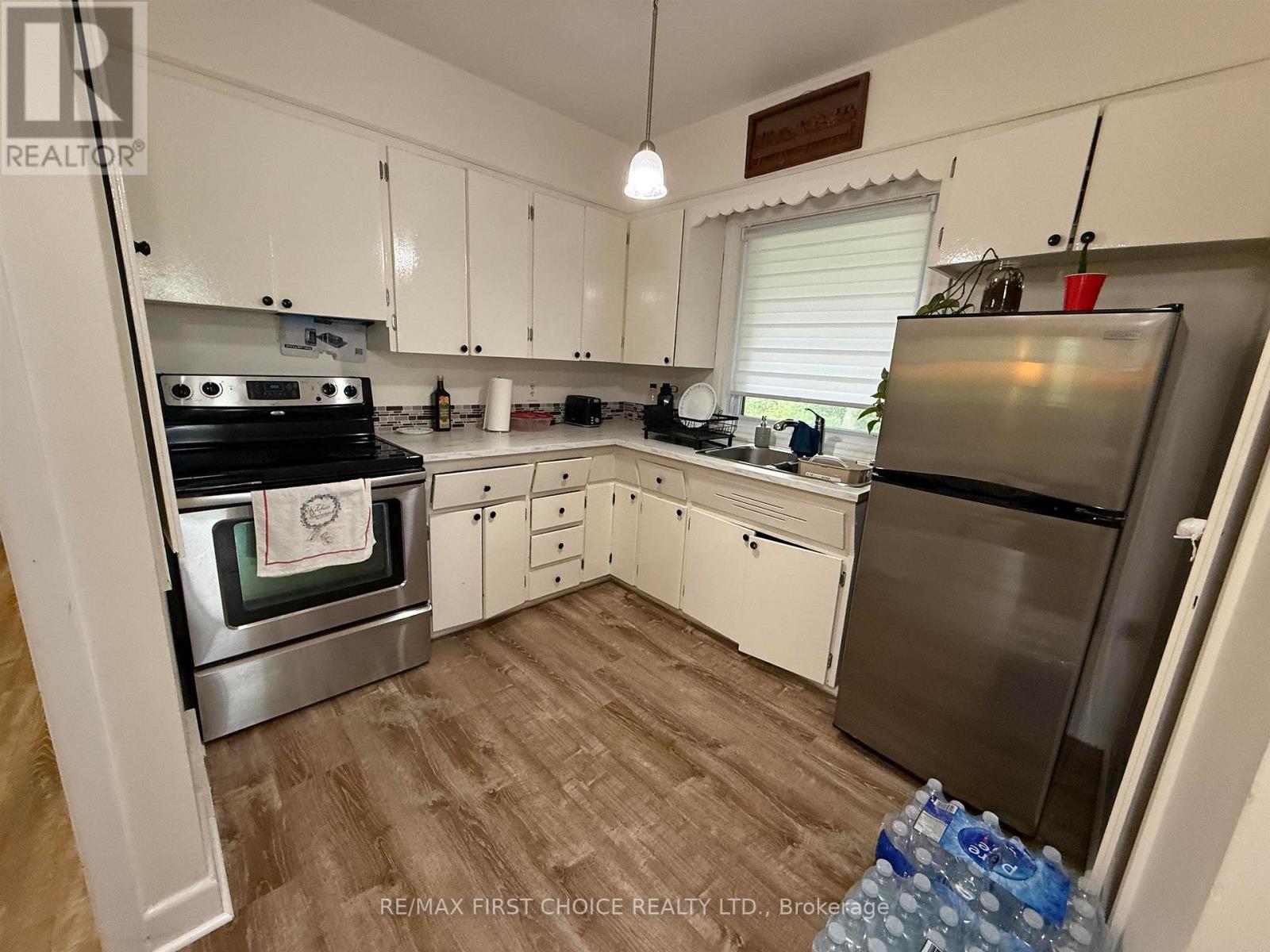 79 MAPLE CRESCENT - 4