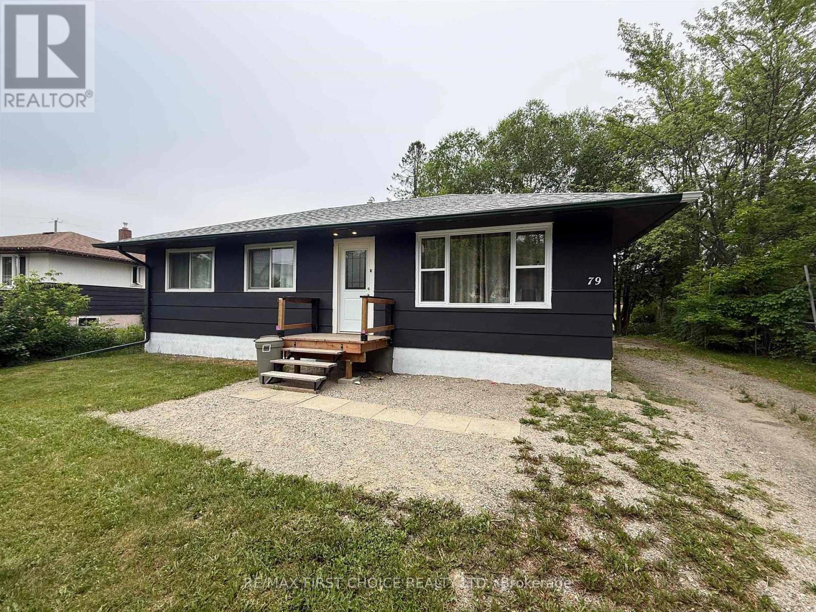 79 MAPLE CRESCENT - 1