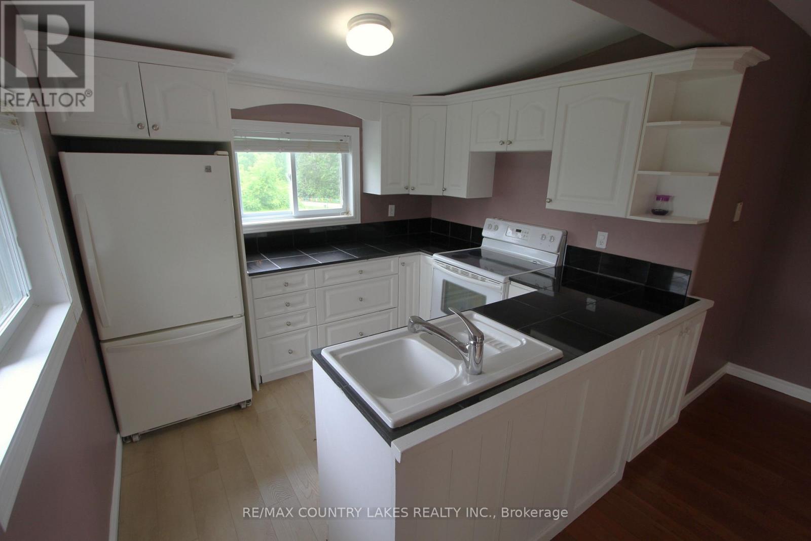 16 HUMMINGBIRD LANE - Image 6