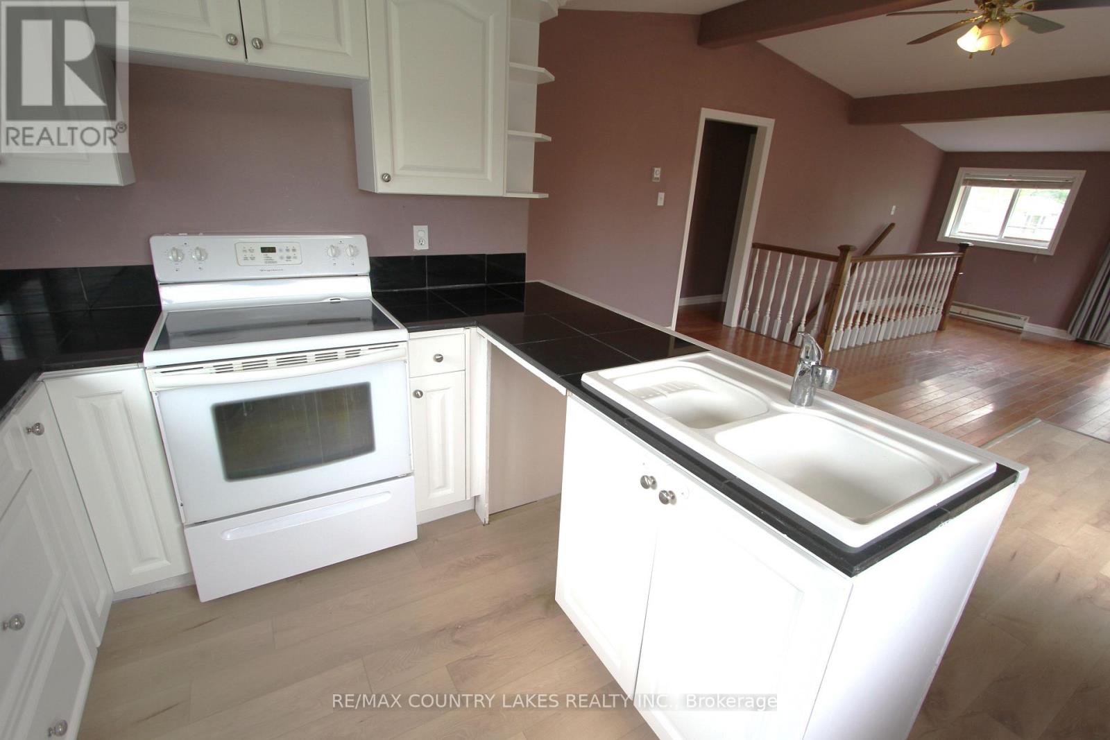16 HUMMINGBIRD LANE - 8