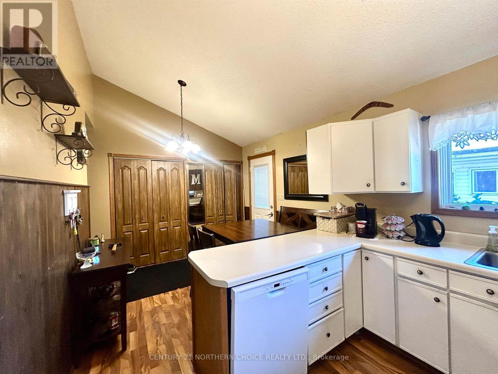 626 SECOND STREET WEST - 6