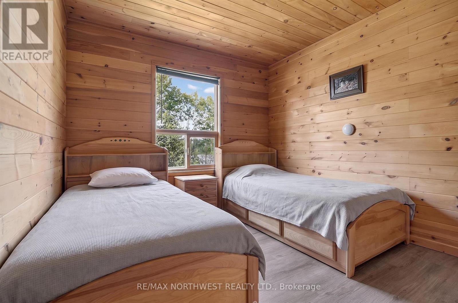 2747 MOORE BAY - 12