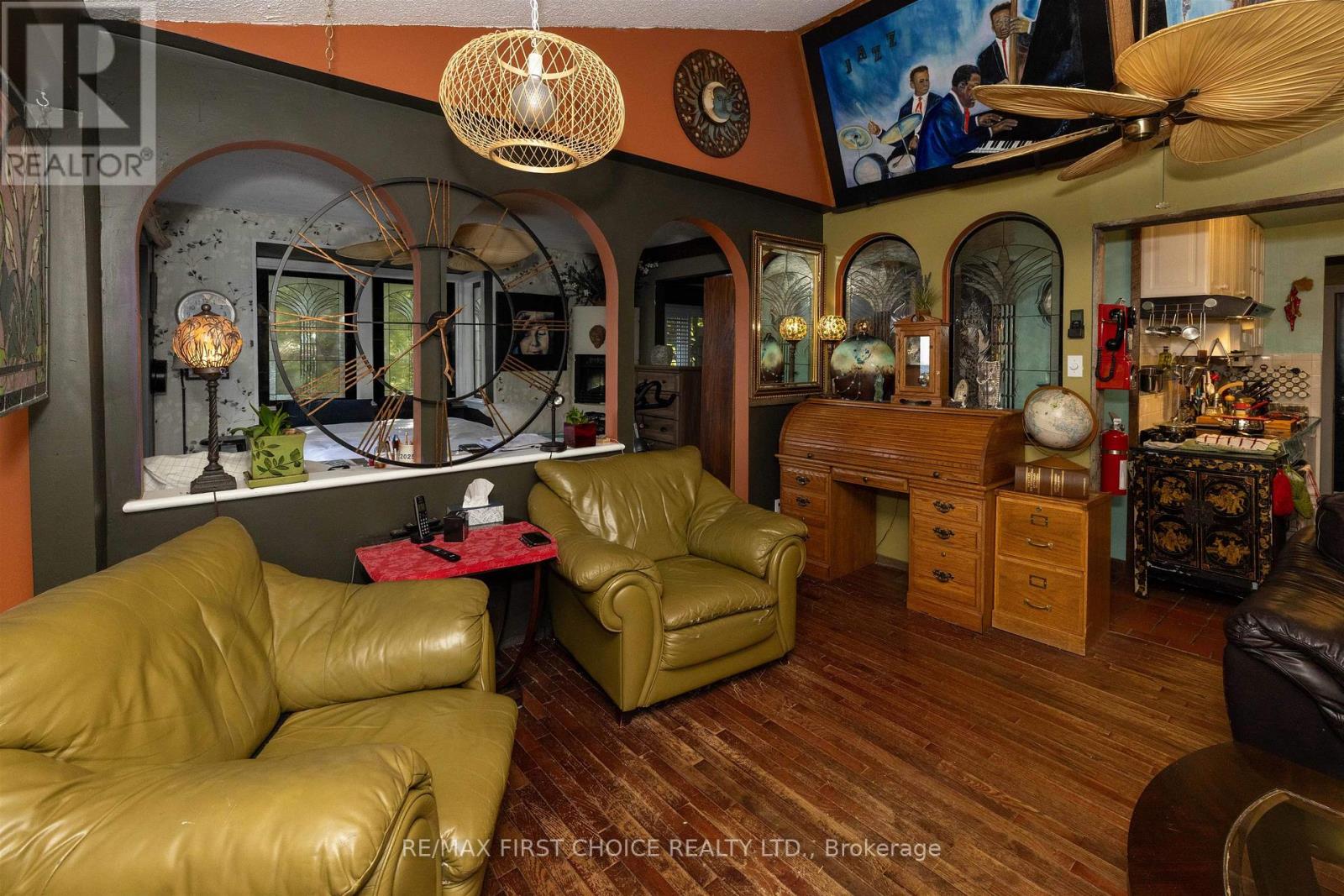 1185 SUNRISE BEACH ROAD - Image 10