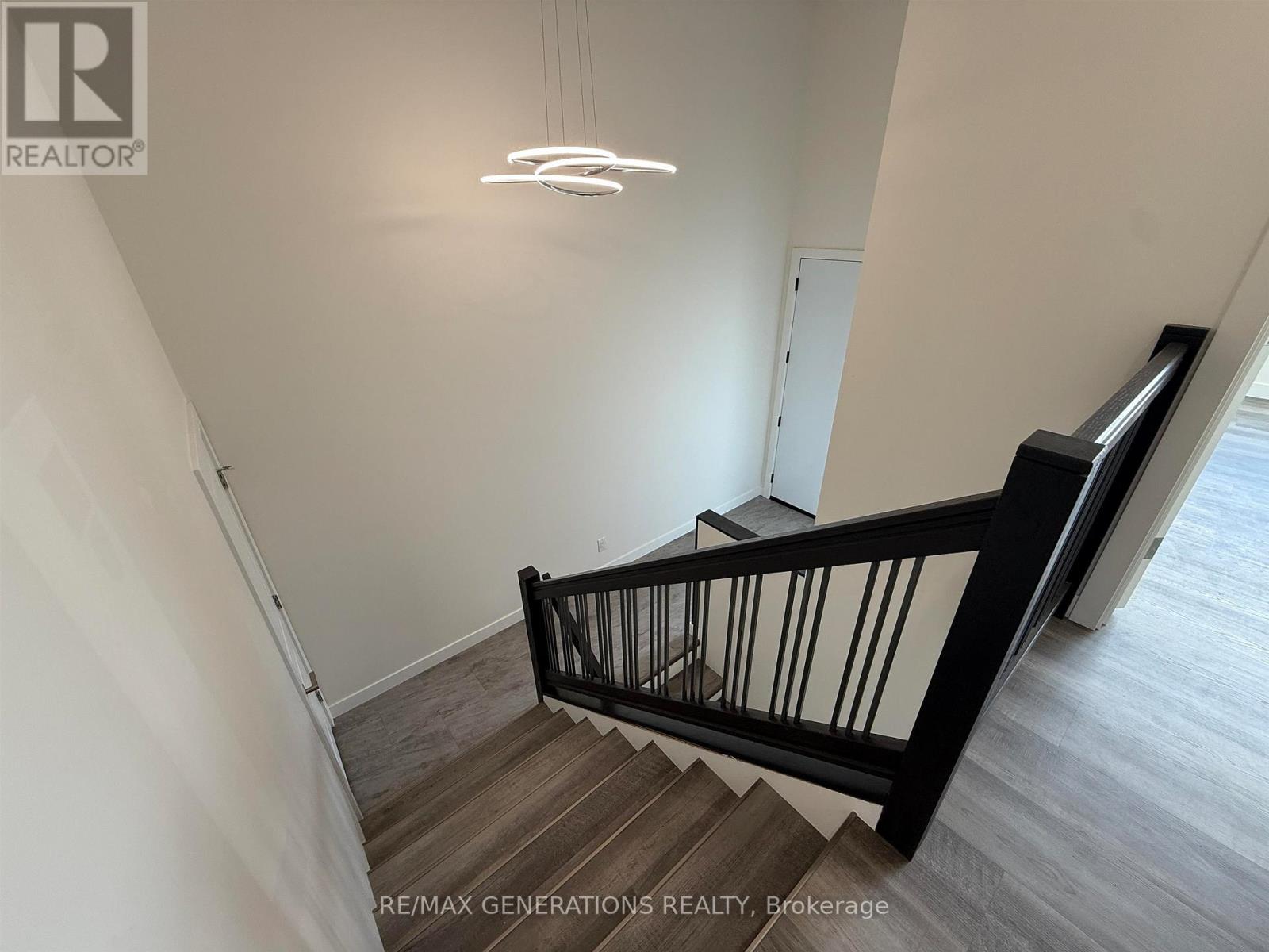 154 BRUIN CRESCENT - 7