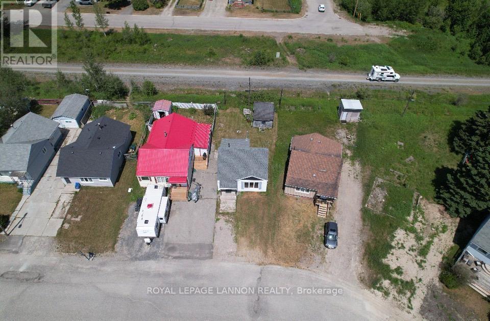 330 BALL PARK CRESCENT - 2