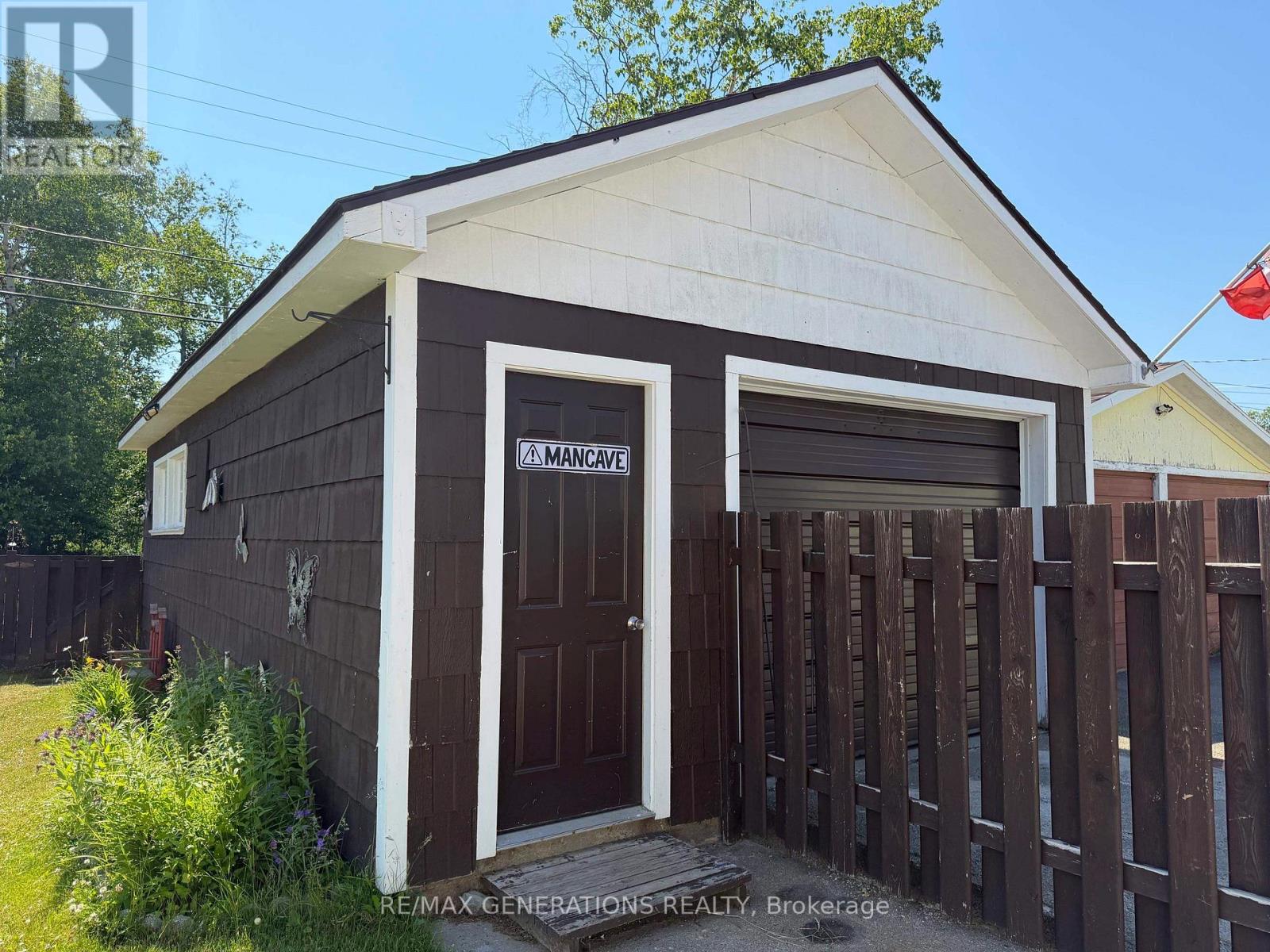 4 ELIZABETH AVENUE - 26