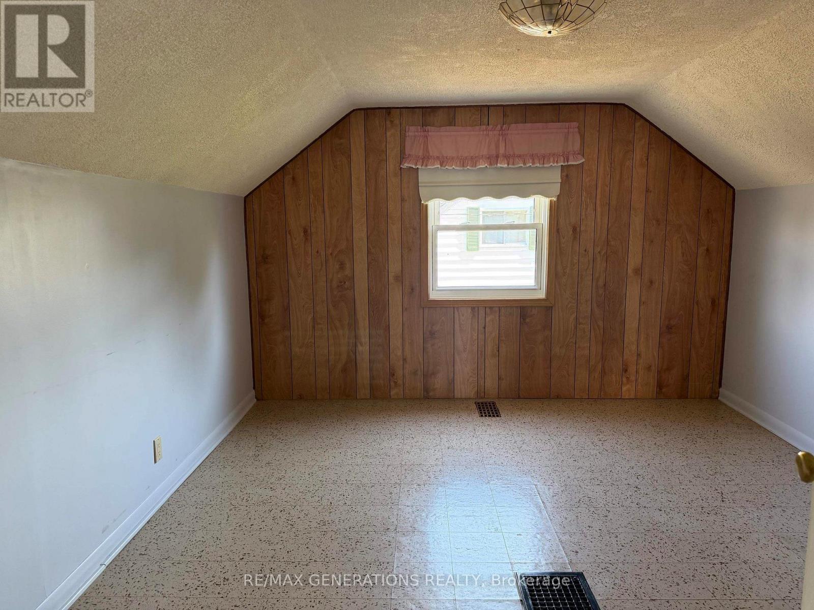 4 ELIZABETH AVENUE - 13
