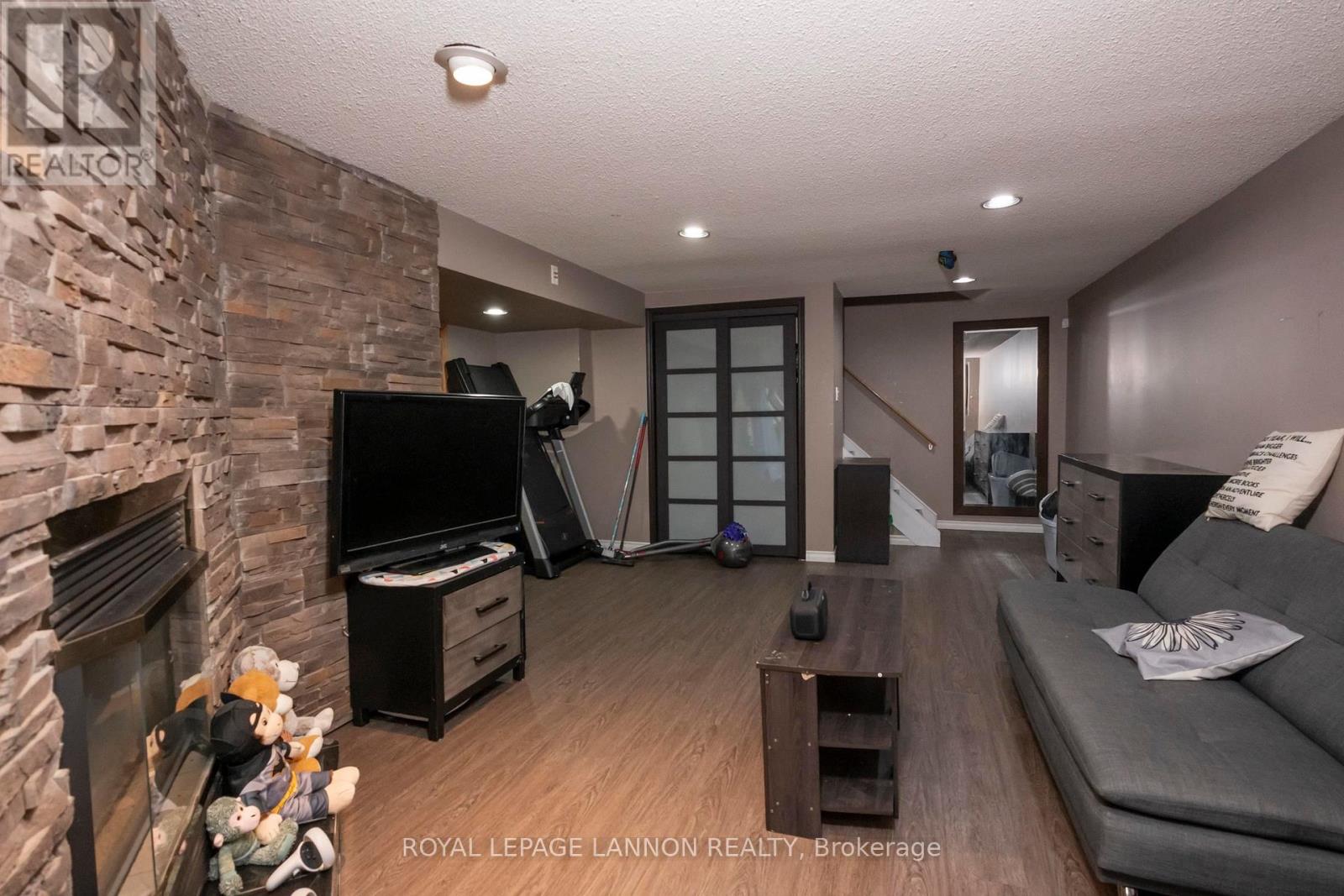 192 RIVIERA DRIVE - 27