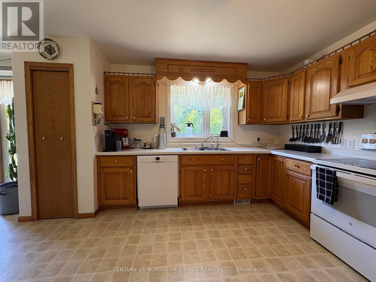 993 FISHER ROAD - 9