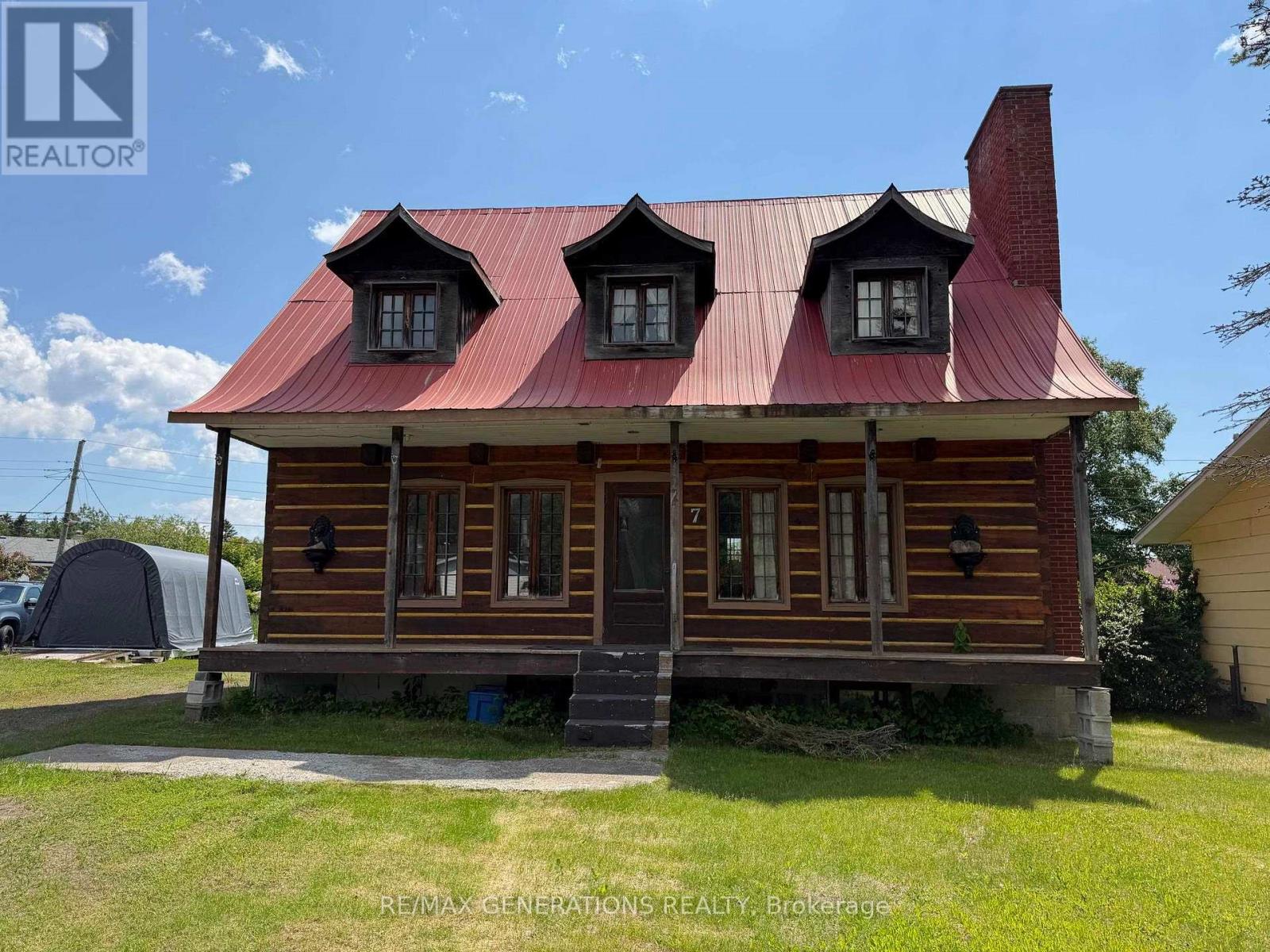 7 EAST GROVE CRESCENT - 1