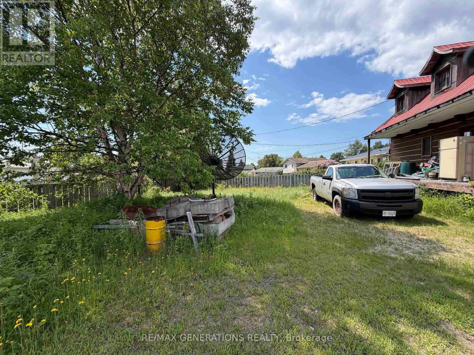 7 EAST GROVE CRESCENT - 26