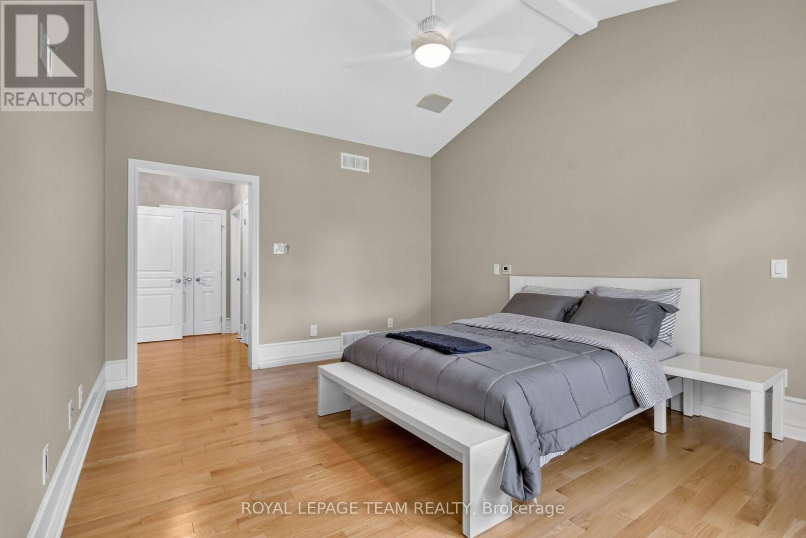201 TRAILGATE STREET - 22