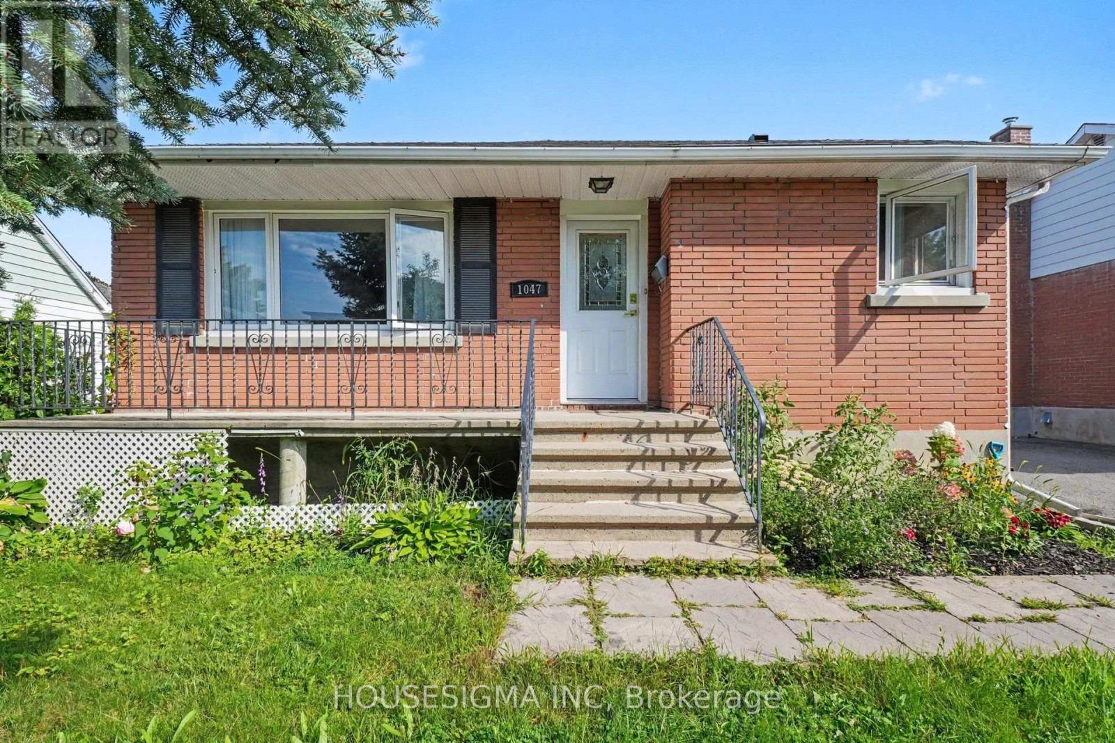 1047 RICHARD AVENUE - 2