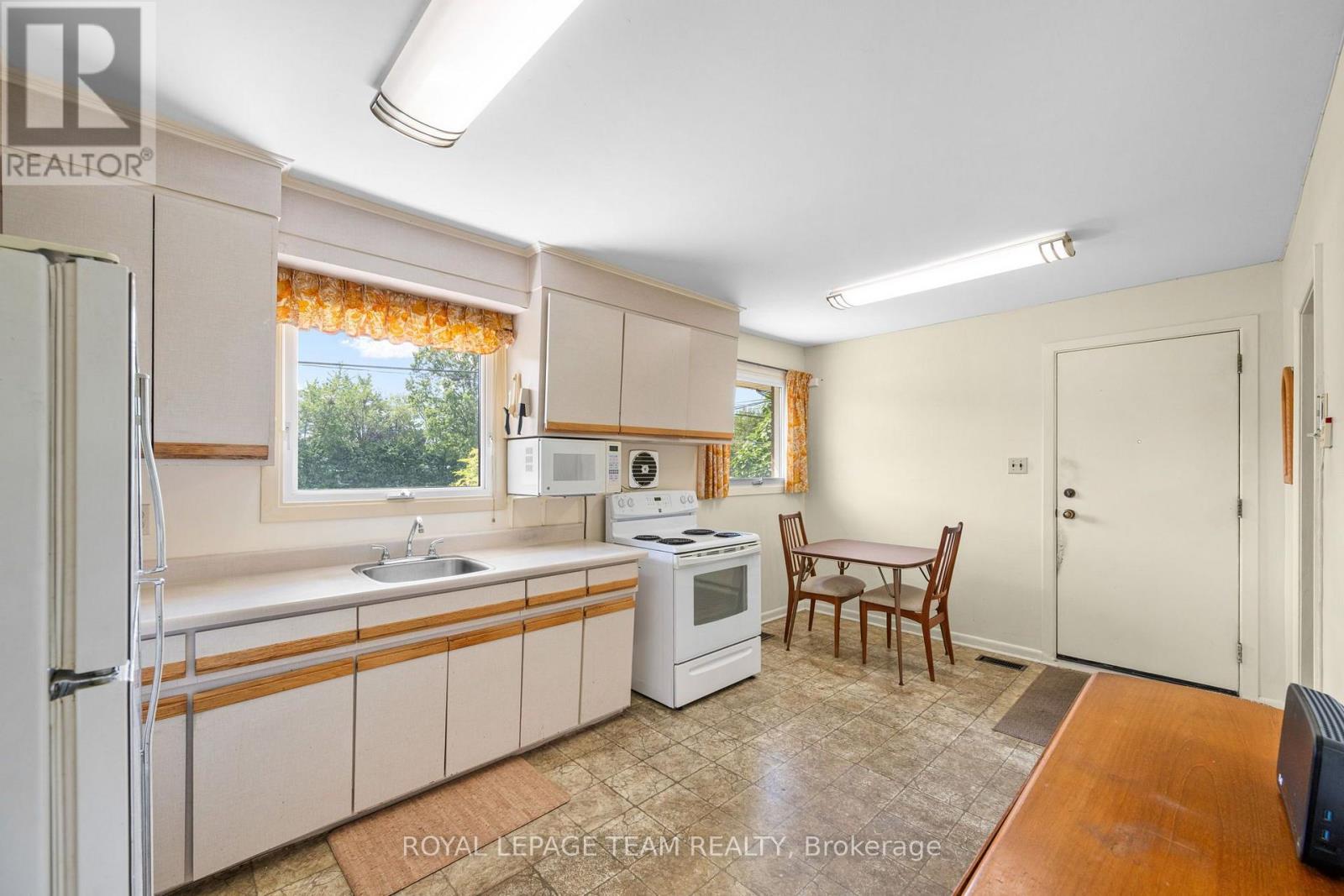 528 BROWNING AVENUE - 19