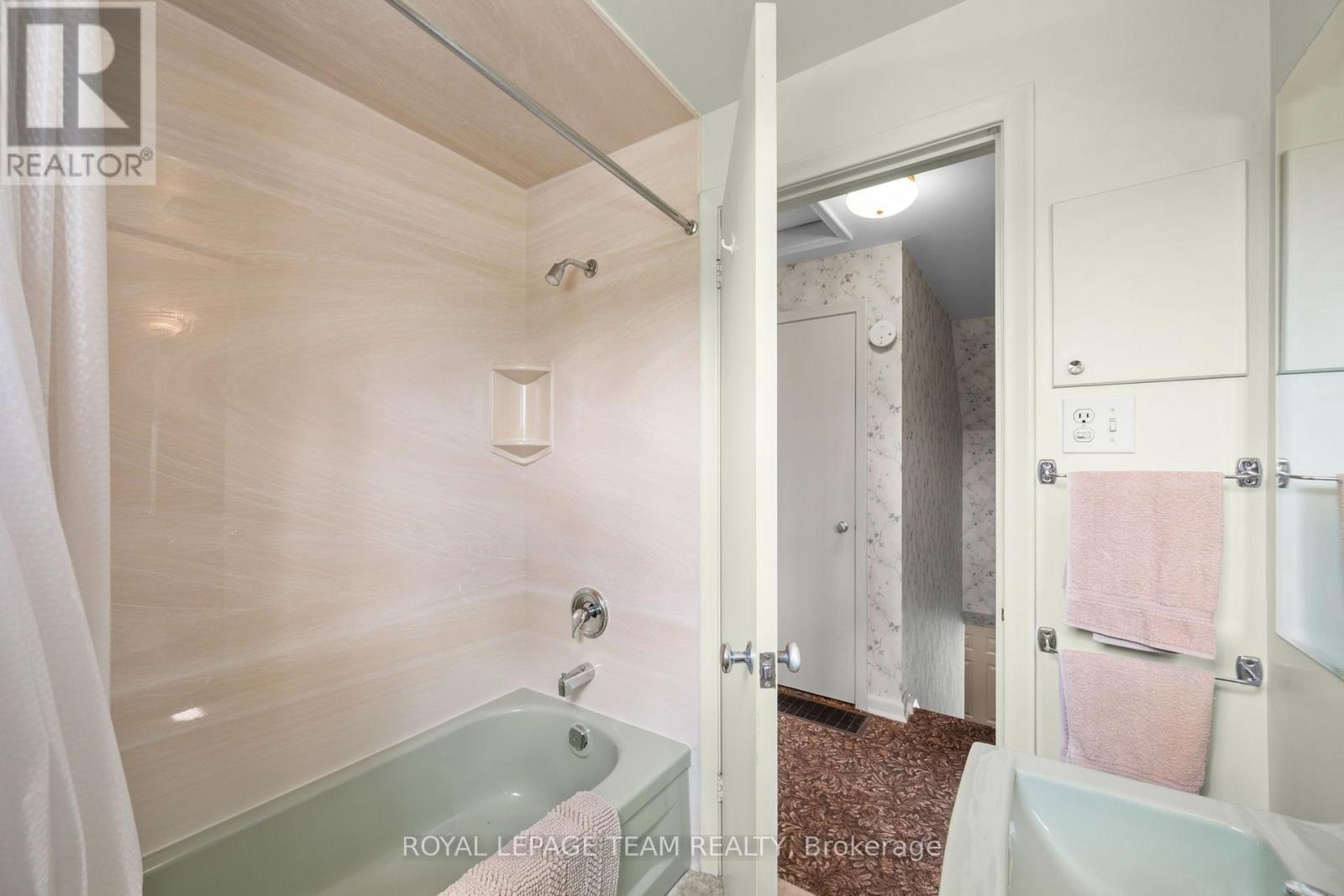 528 BROWNING AVENUE - 24