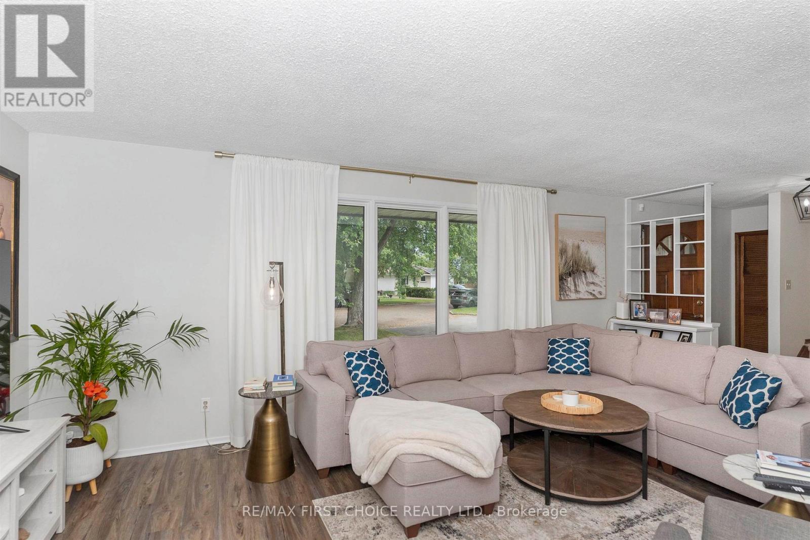 386 LAMBTON PLACE - 18